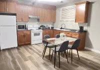Cozy 2-bedrooms basement suite in Edmonton is minutes away from amenities! - บังกะโล