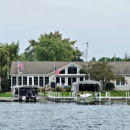 All-Sports Lakefront, Pier/Slip, Kayaks, 3Bd/2.5Ba, Sleeps 10