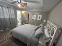 Charming Newly remodeled 3Br2Ba - 4-Star