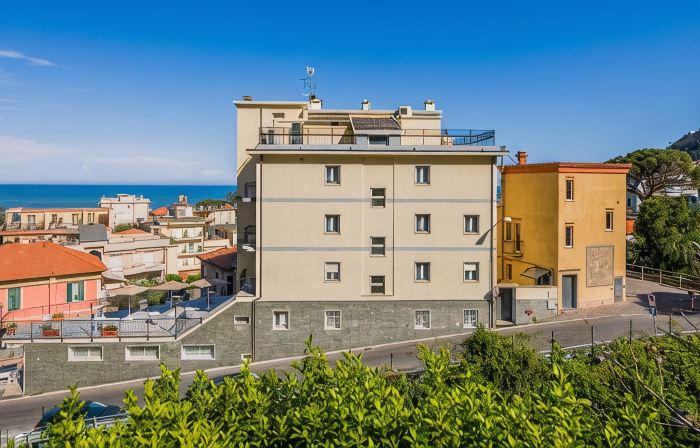 Hotel Tritone