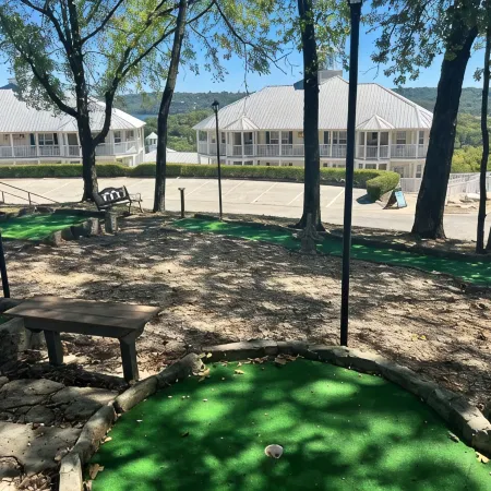 Cozy 2-bedroom condo with Table Rock Lake views in Kimberling City