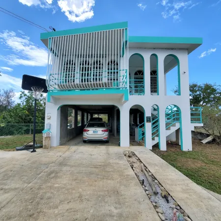 Beautiful home with 2 bedrooms 2 minutes from the beach.