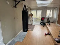 Spacious 4BR house close to Gatwick Airport. - ที่มีฟิตเนส