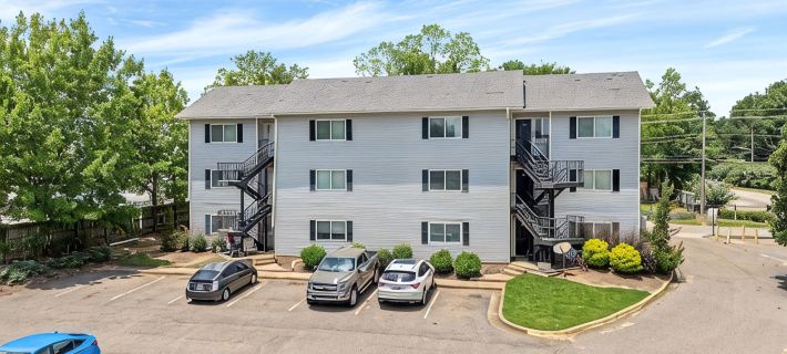 NEW!Charming 2-bedroom apartment in Auburn close to Campus! Hotels in Auburn
