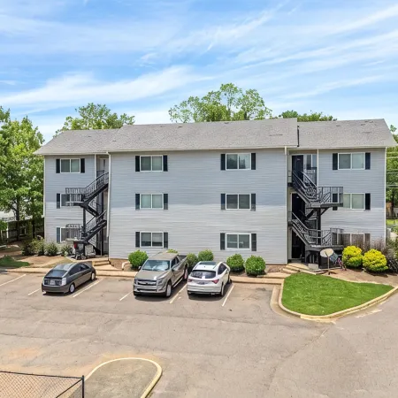 NEW!Charming 2-bedroom apartment in Auburn close to Campus!