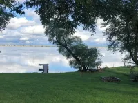 Cottage on The Lake Hotels in Spink County