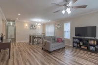 Goldfinch Guesthouse: Charming Family Home Near Lake & Downtown Claremore