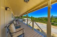 Tree Top Views!/ 17 mi Yose South Gate/8.6 mi Bass Lake/Dog Friendly/Fenced Yard