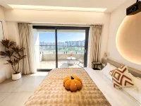 Mountain House · River View Homestay (Chongqing Jiefangbei Pedestrian Street Hong Ya Dong)