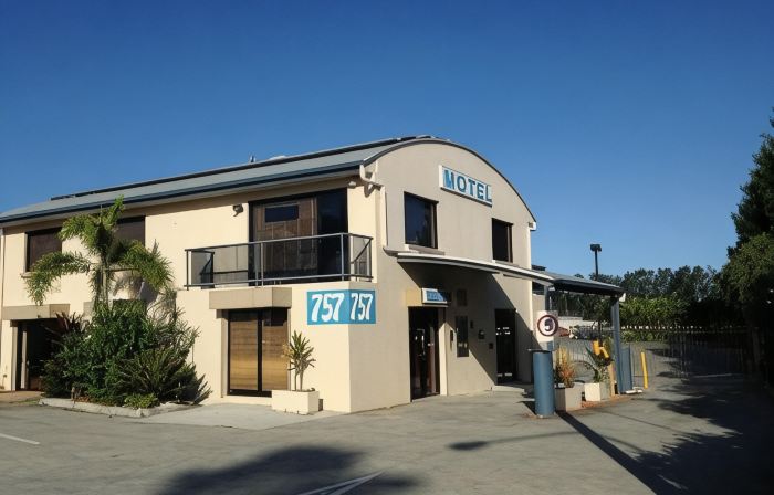 Novena Palms Motel