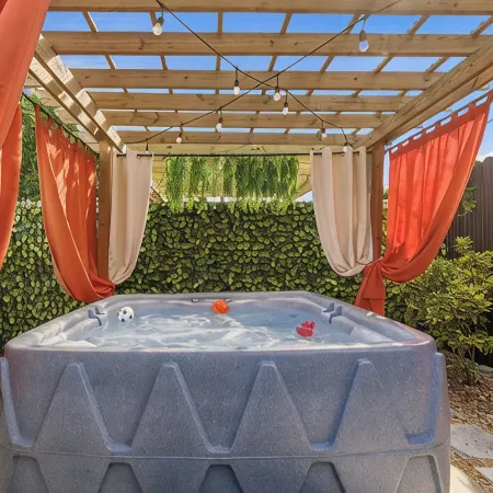 2Bd/1B/7Ppl/Wi-Fi/BBQ/Spa/Free Parking & Washer/Dryer
