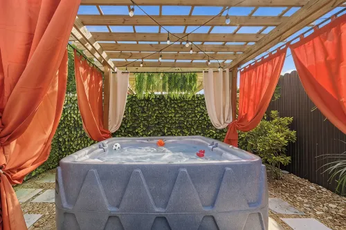 2Bd/1B/7Ppl/Wi-Fi/BBQ/Spa/Free Parking & Washer/Dryer -  Casas de vacaciones