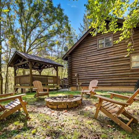 Hocking Hills Secluded Cabin • Hot Tub • Fireplace