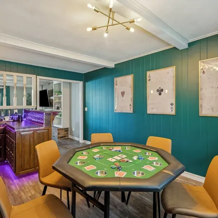 The Full House— Beds~Near Rose District~Shuffleboard~Poker Room~Game Room