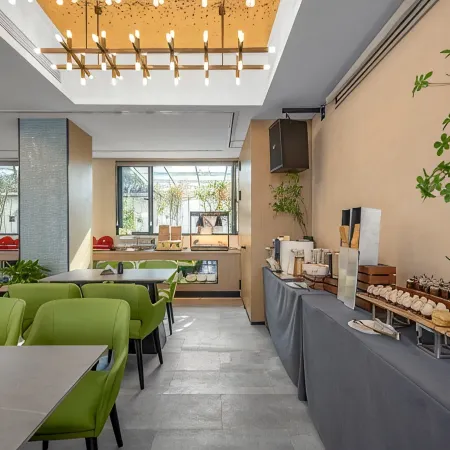 Dongyueli Hotel (Shaoxing Downtown Area Cangqiao Straight Street)
