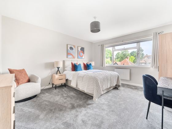 Beautiful apartment in Claygate Village