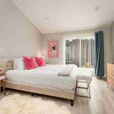 Palm Springs Chic Retro Retreat w Pool/Spa/Games Rooms