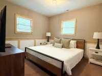 Cozy fireplace, indoor and outdoor games, records! Hotels in Como