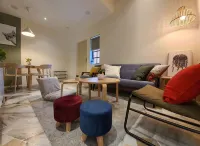 Jenjarom No. 32 Modern Cozy Homestay for 4 Pax by BeeStay - parking