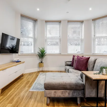 Coastal 1-Bed Apt w/ Free Gym, Parking & Garden