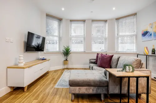 Coastal 1-Bed Apt w/ Free Gym, Parking & Garden - Kitchens