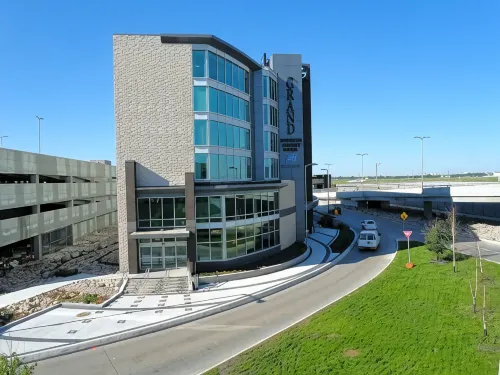 The Grand Winnipeg Airport Hotel by Lakeview