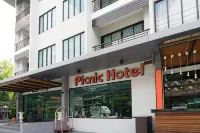Picnic Hotel Bangkok - Rang Nam Hotel dekat Sri-Ayudhya School