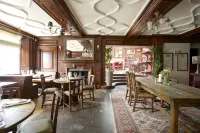 The Crown Hotel - 3-Star