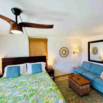 Tropical Paradise #8 at HBR, King Bed Studio with beach access, AC & kitchen Rooms