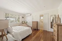 Hampshire Farmhouse - beautifully appointed home in WA's Southern Forests - WiFi