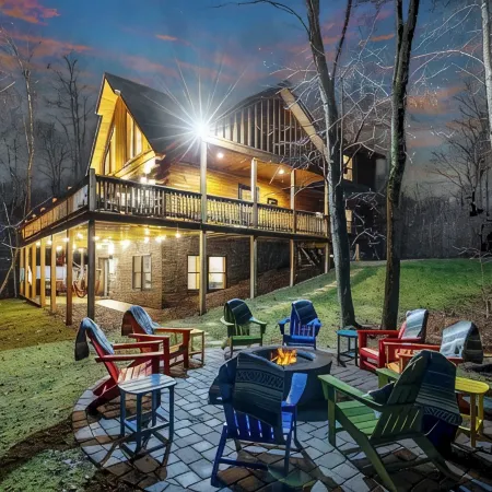 Upscale 5BR Cabin at Deep Creek - 4 King Suites + Hot Tub & Dog Friendly