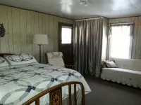 Pine Away/ 1 bedroom, 1 bathroom