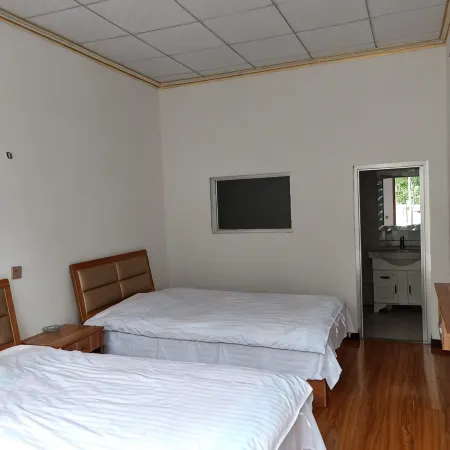 Lintan Wofoshan Farm stay