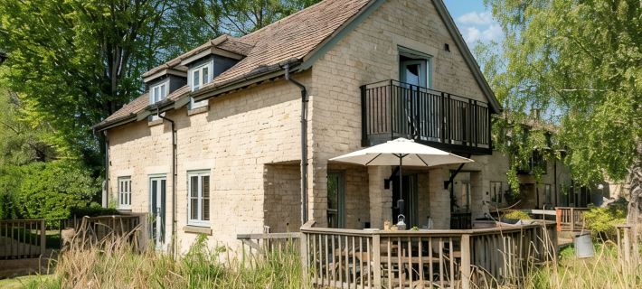 Cornerstone Cottage Cotswolds LowerMill Estate Spa+Pools Lakes Nature a/C Chef Hotels in Cirencester