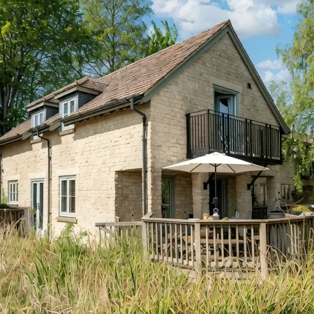 Cornerstone Cottage Cotswolds LowerMill Estate Spa+Pools Lakes Nature a/C Chef