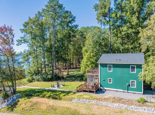 Beautiful lake front cottage, deep water lot with covered dock and amenities. - 4-Star