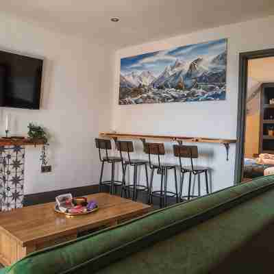 Stylish 2 bed Apt in Exeter - Free parking, Self Check-In! Sleeps 2-4 Others