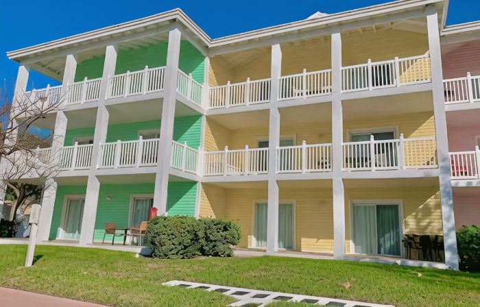 Sunsets In Paradise, third floor condo with breathtaking sunsets and ocean views