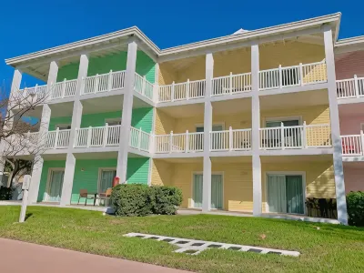 Sunsets In Paradise, third floor condo with breathtaking sunsets and ocean views  호텔