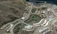Beheizter Pool mit 2 R Apt Sea+ Parkview - 2-Star