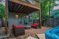 Austin Retreat • Hot Tub & Relaxing Patio - Bungalows