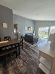 3-bedroom townhome walking distance to Highschool and Lions Park - Wifi
