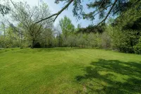 Private PEC Retreat w Games Room - Country Houses