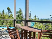 Panoramic Rainforest & Ocean Views, Fire Pit & EV Plug in Ucluelet Hotels in Ucluelet