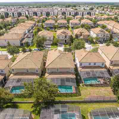 Majestic 8BR Oasis in ChampionsGate – Game Room, Home Theater, Near Disney! Hotel Exterior