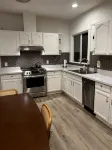 Charming, private 3BR cottage with WiFi, A/C, full washer & dryer in Oakland