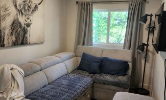 Charming studio in delightful Spring Branch for a quick, tranquil stay.