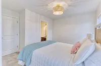 The Navy Blue Bungalow- Cozy Cottage on the MS Gulf Coast