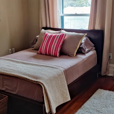 Historic 3-Bedroom Guest Suite · Prime Forest Park Location in Central West End