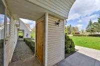 Spacious Townhouse minutes from Village and Slopes with shuttle to mountain